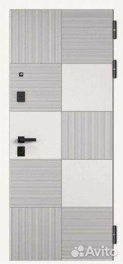 Дверь входная в квартиру с зеркалом