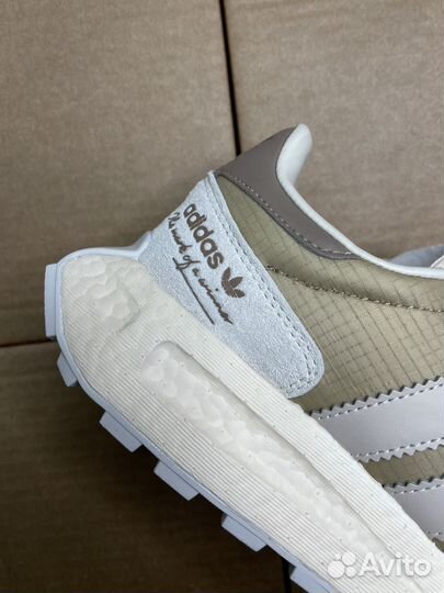 Кроссовки Adidas Retropy E5 (бежевые)