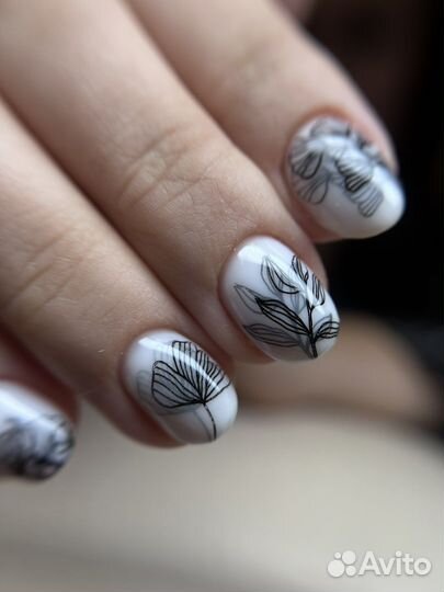 Модель на маникюр педикюр