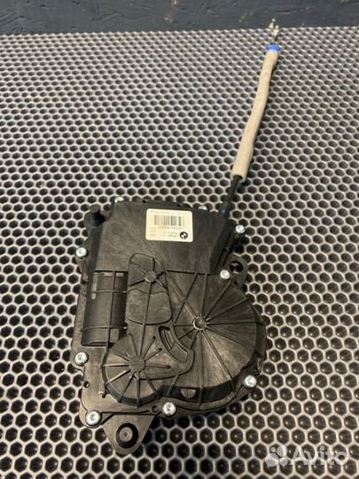 Доводчик двери багажника задний Bmw X7 G07 M-pack