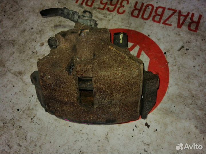 Суппорт передний правый Volkswagen Passat Alltrack