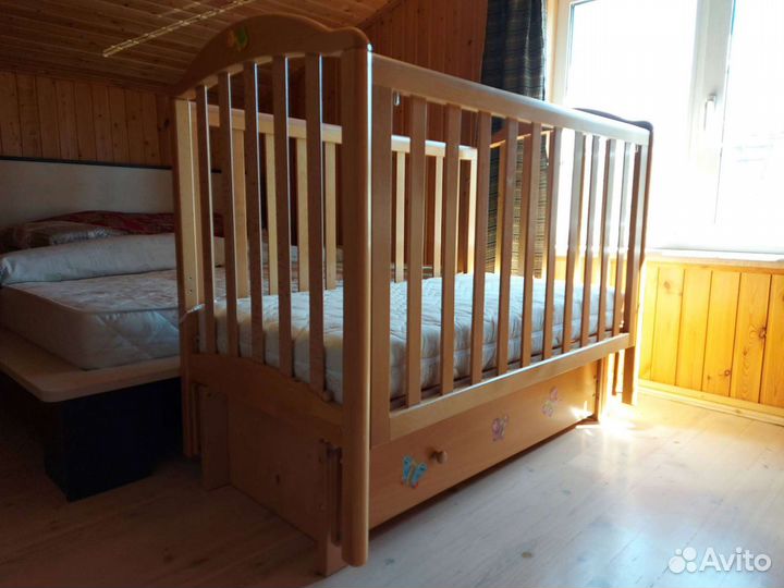 Детская кроватка с маятником и ящиком Лель