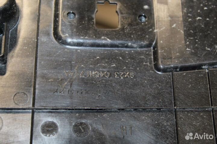 Кронштейн стеклоподъемника передней левой двери Ja