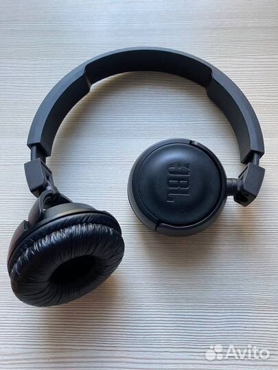 Беспроводные наушники JBL T450BT