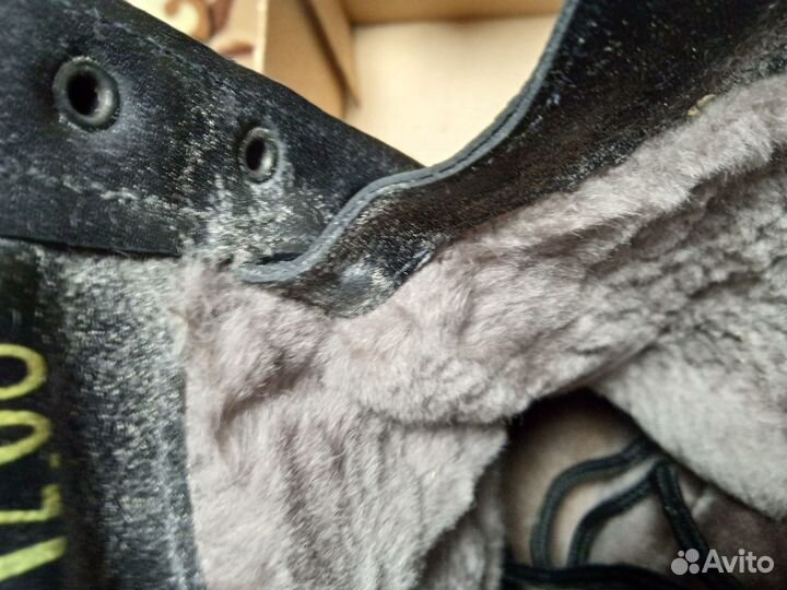 Зимний комбинезон, утеплённую куртку и берцы