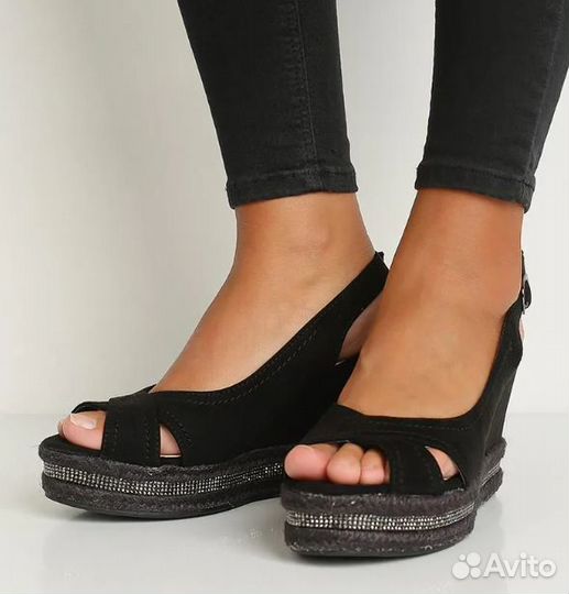 Босоножки замшевые на танкетке Queen Vivi