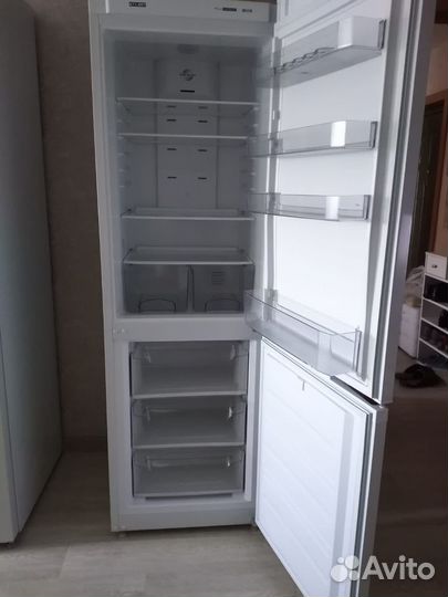Холодильник бу Атлант