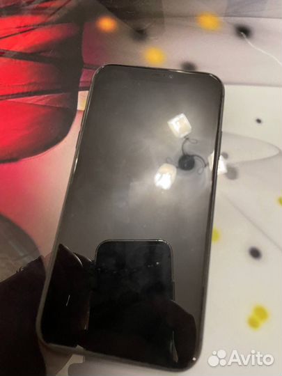 Телефон iPhone 11