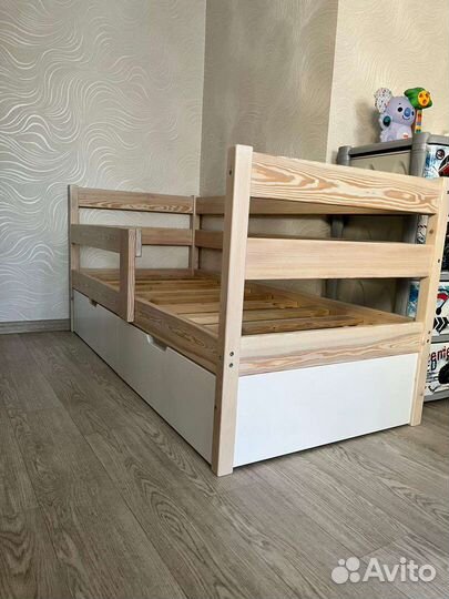 Детская кровать из массива лиственицы