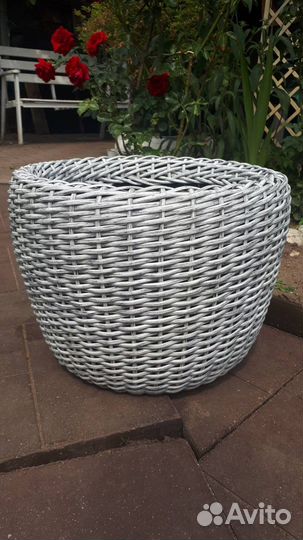 Кашпо из искусственного ротанга