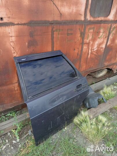 Левая задняя дверь на ваз 21099