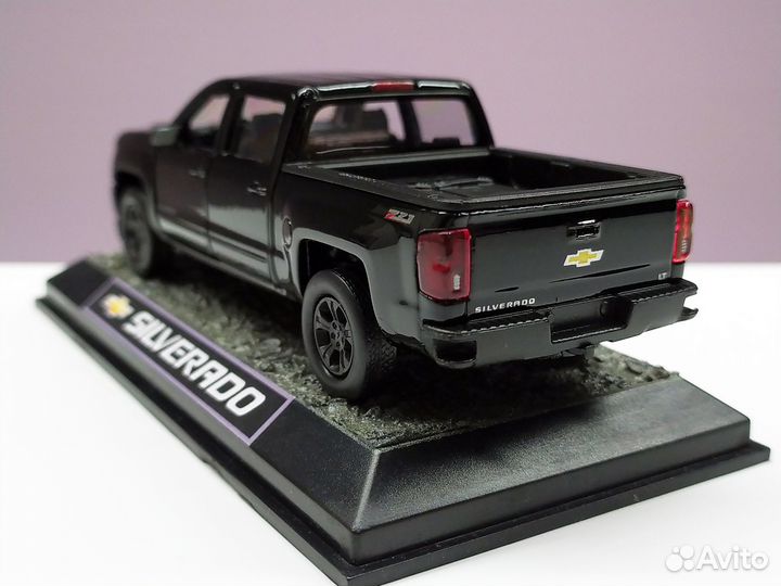 1:43 Chevrolet Silverado 2017