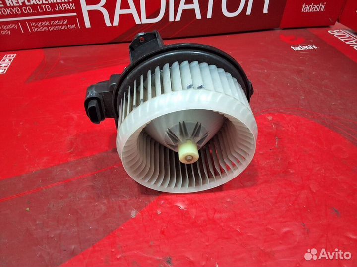 Моторчик печки Toyota Avensis wagon ZRT272W