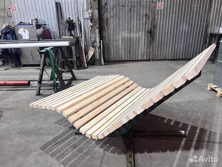 Деревянный шезлонг