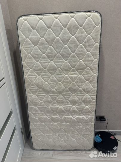 Кровать детская с матрацем