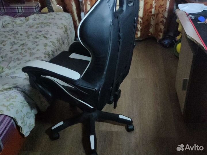 Игровое компьютерное кресло