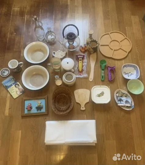 Кухонная посуда тарелки миски чашки чайник