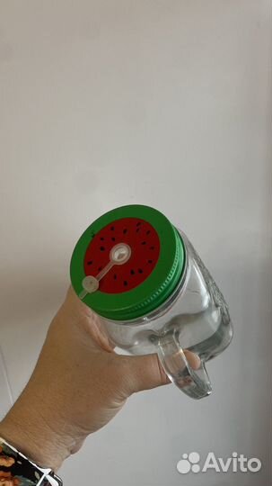 Стакан с крышкой и трубочкой