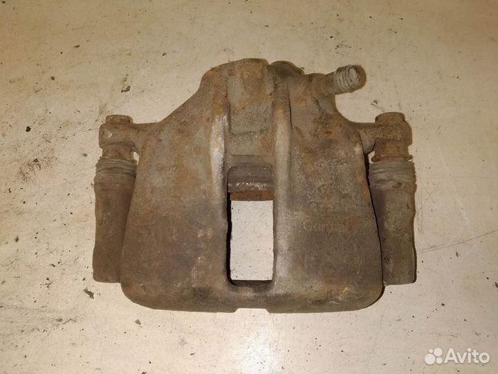 Суппорт передний левый Volkswagen Passat B3 B4
