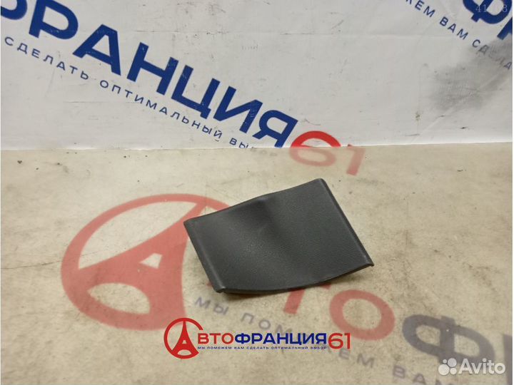 Накладка парприза, 682100001R renault megane 3, 30