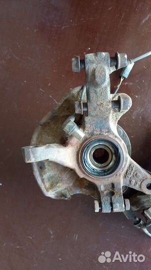 Кулак поворотный с ступицей. Мазда 626