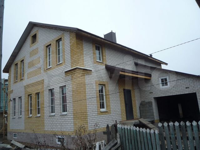 Коттедж 210 м² на участке 10 сот.
