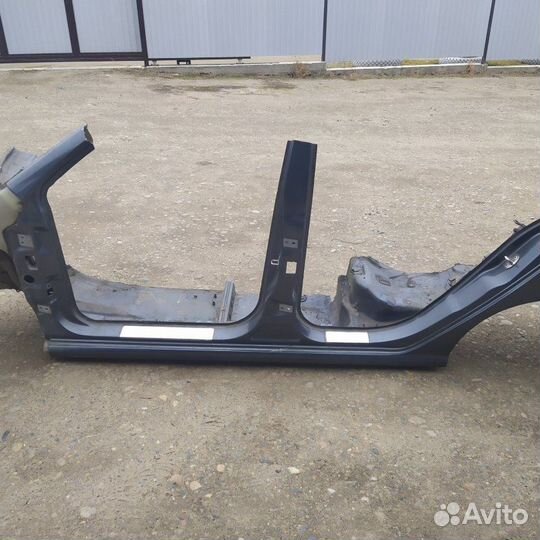 Центральная стойка кузова левая Skoda Fabia