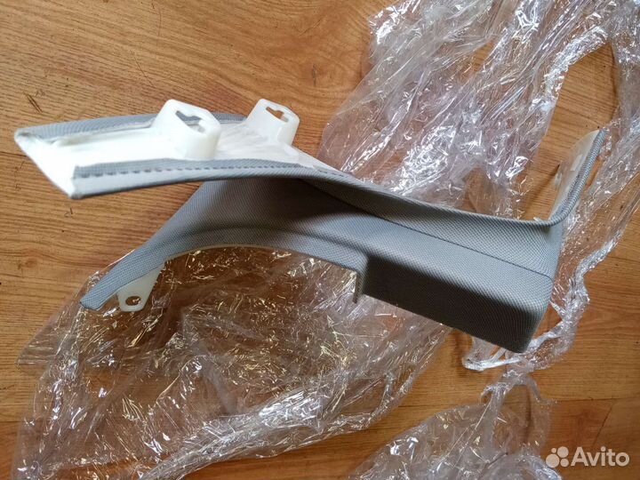 Накладка правой стойки BMW F 07