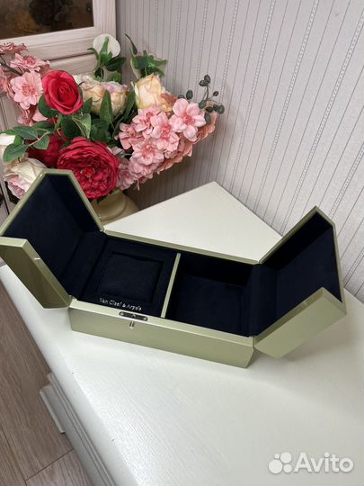 Коробка Van Cleef & Arpels под часы украшения