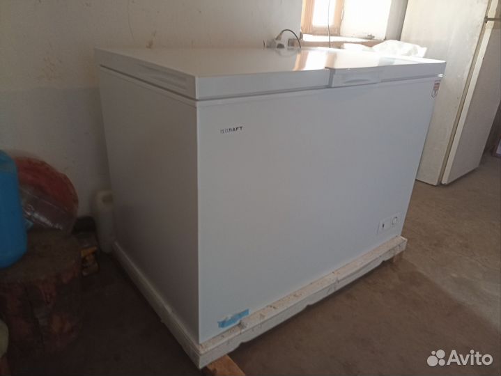Морозильный ларь с глухой крышкой