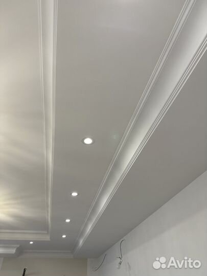 Потолочный плинтус гладкий Decomaster DP 217A