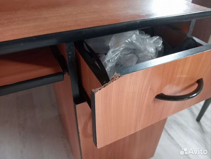 Компьютерный стол