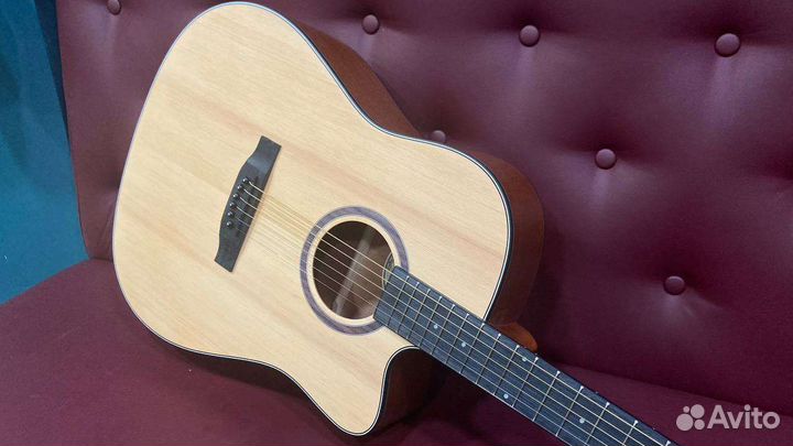 Акустическая гитара