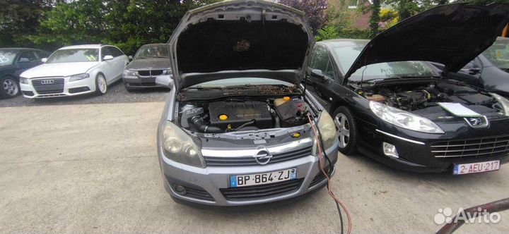 Замок капота Opel Astra H (2004-2010)