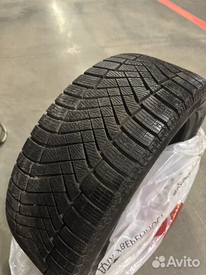 Pirelli Ice Zero 245/45 R19