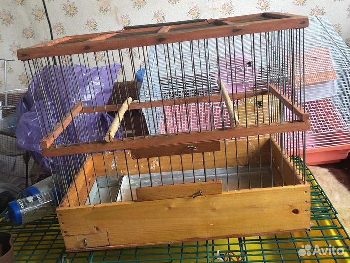 Деревянная клетка для певчих птиц