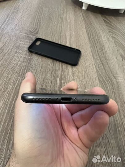 Телефон iPhone 8