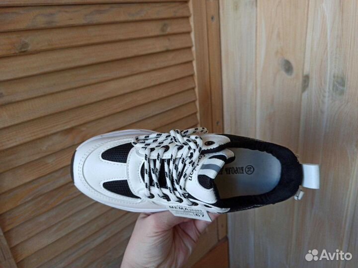 Новые кроссовки, 37 размер