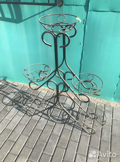 Кованная цветочница