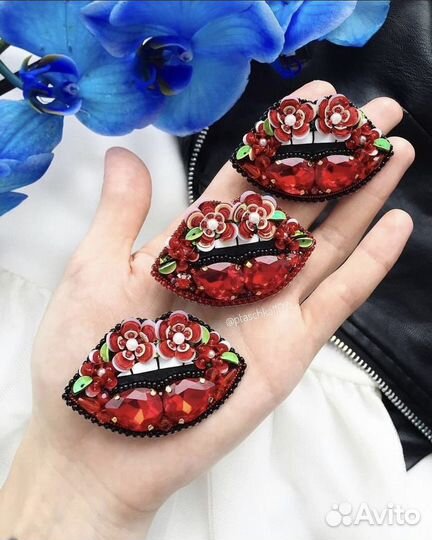 Брошь «губы»