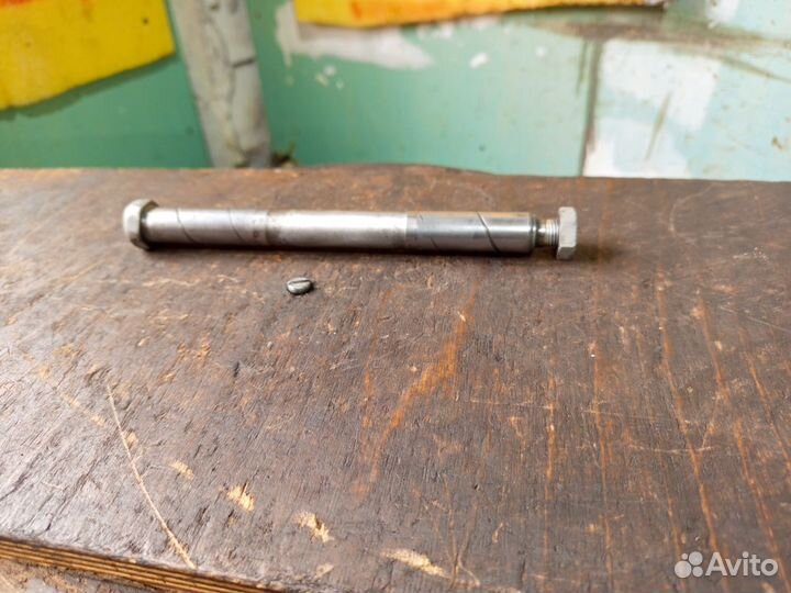 Ось маятника мотоцикла Минск