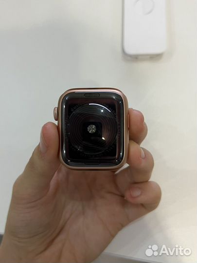 Apple watch se 44mm, цвет: Золотой