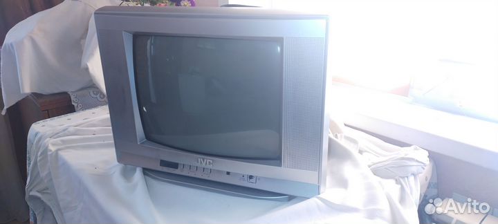 Телевизор бу JVC