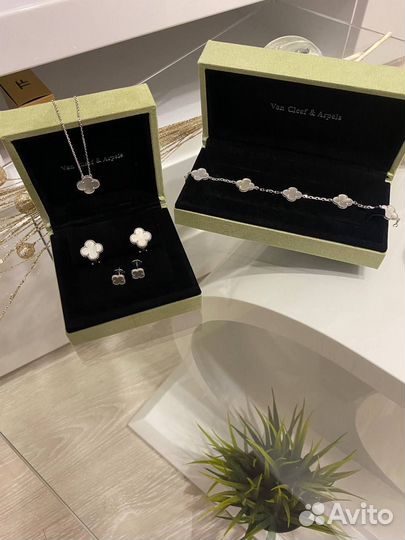 Золотые серьги Van cleef