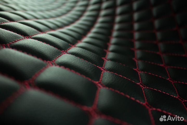 Стеганая экокожа черная с красным квадратом