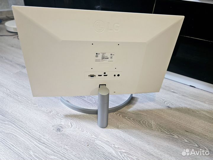 LG 27 MK600 M