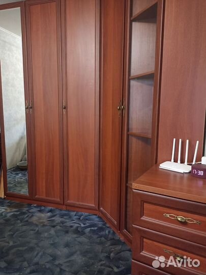 Угловой шкаф с зеркалом