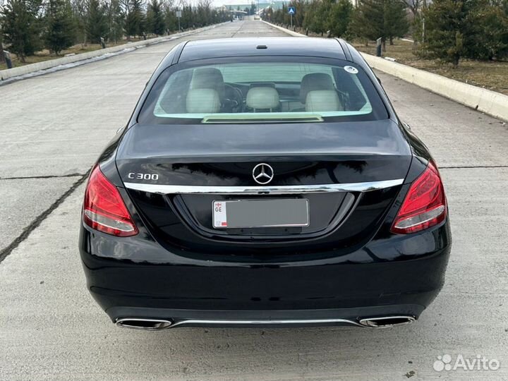 Mercedes-Benz C300 2015г