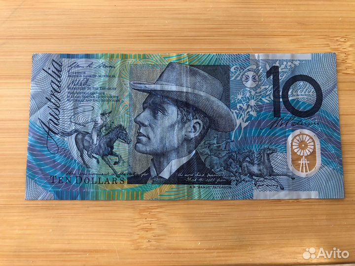 10 долларов австралии
