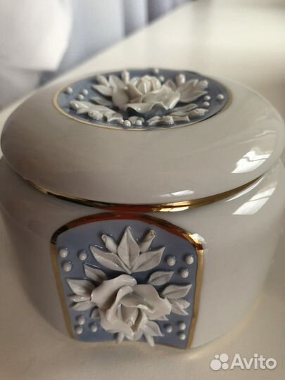 Шкатулка фарфоровая